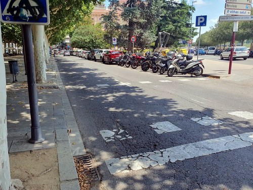 Imatge de la notícia La Paeria renova el paviment de l’avinguda Francesc Macià