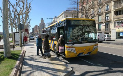 Dues línies de bus urbà de Lleida modifiquen demà la freqüència de pas per baixes per Covid