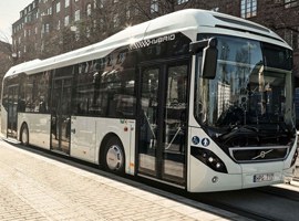 El Ple aprova la incorporació de cinc nou vehicles híbrids a la flota d’autobusos urbans 