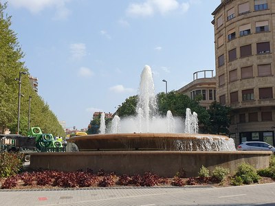 La font de l'avinguda de Catalunya, en marxa