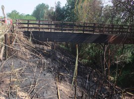 La passarel·la de vianants de fusta de Copa d’Or romandrà tancada fins a la seva reparació