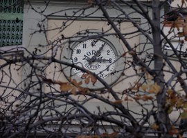Imatge de la notícia  L'Ajuntament canvia la maquinària del rellotge de l'Escorxador, que tornarà a donar les hores de forma permanent