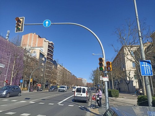 Imatge de la notícia Nou semàfor addicional a Rambla d’Aragó per a ús exclusiu del transport públic