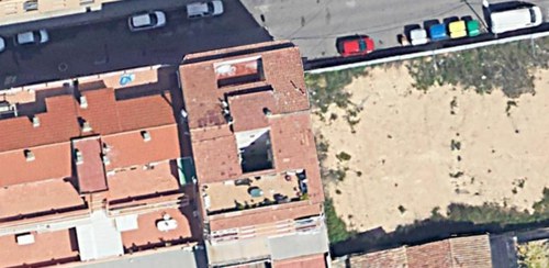 Imatge de la notícia Desallotjats dos pisos per l’esfondrament d’una terrassa al carrer Maials 