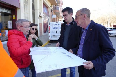 En marxa les obres per ampliar la vorera del carrer Penedès