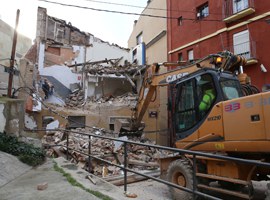Imatge de la notícia L’EMU enderroca un edifici al carrer Galera per construir fins a 11 habitatges de lloguer per a joves 