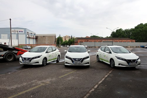 Imatge de la notícia La Paeria incorpora tres nous vehicles elèctrics al seu parc mòbil 