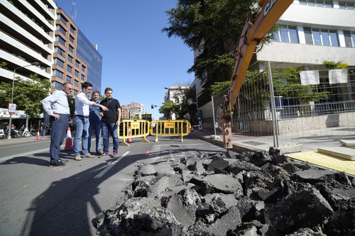 Imatge de la notícia La Paeria millora la seguretat de la xarxa d’aigua amb la connexió de les canonades de la plaça de Cervantes 