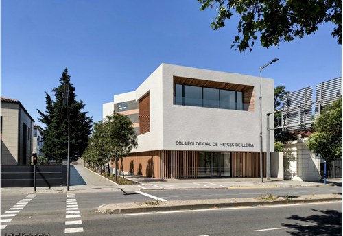 Imatge de la notícia Pas endavant per a la implantació de la seu del Col·legi Oficial de Metges de Lleida i d’una residència de metges al solar situat a l’Avinguda Rovira Roure, 41 