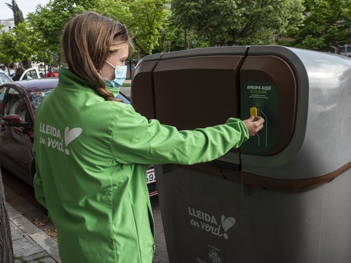 Imatge de la notícia El reciclatge de residus arriba al 70% en el primer mes de funcionament del nou sistema porta a porta a Pardinyes i Balàfia 