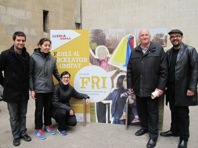 La campanya "Em sento FRI” promociona el reciclatge amb un espectacle participatiu al carrer
