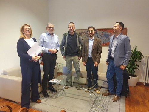 Imatge de la notícia La Paeria explora vies de col·laboració amb l’empresa pública l’Energètica per la implantació d’energies renovables a Lleida