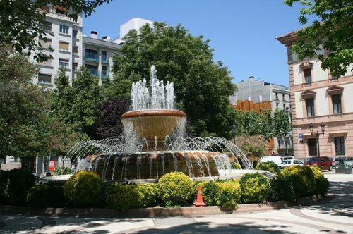 Imatge de la notícia La Paeria finalitza la millora de la font de la plaça de la Pau