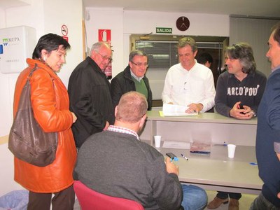L'alcalde visita les taules de les eleccions a les cambres agràries