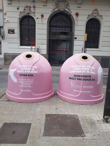 Imatge de la notícia Lleida dona suport a la campanya solidària "Recicla vidre per elles" amb motiu del Dia Mundial del Càncer de Mama 