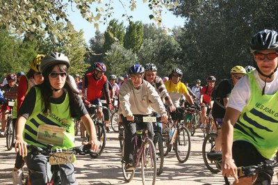 Més de 2.200 persones a la bicicletada popular contra el canvi climàtic