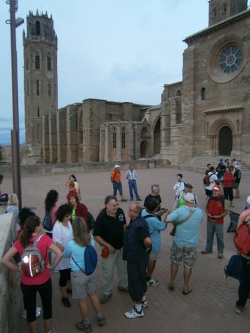 Imatge de la notícia Més de cent participants en la Caminada a trenc d'alba, que recorda el centenari del primer vol a Lleida