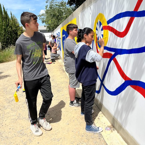 Imatge de la notícia Mural al Refugi dels Peluts pintat per alumnes de secundària