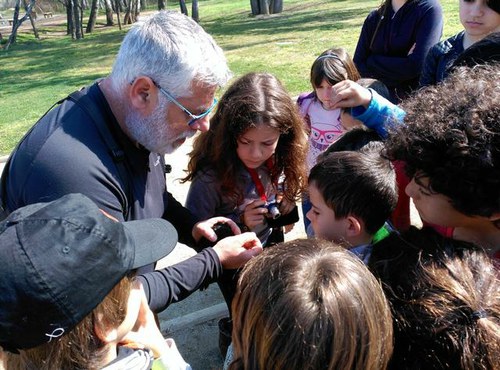 Imatge de la notícia Prop d'una vintena de nens i nenes participen als tallers per a petits naturalistes al parc de la Mitjana