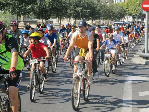Imatge de la notícia Uns 2.300 ciclistes pedalen per una nova cultura de la mobilitat sostenible