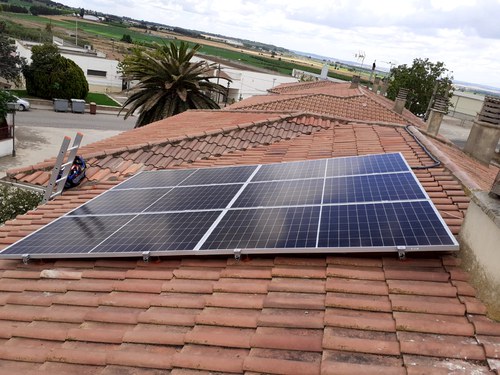 Imatge de la notícia Vint famílies participen en la compra col·lectiva de panells fotovoltaics a Sucs assessorades per l’Agència de l’Energia de Lleida 
