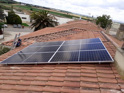 Vint famílies participen en la compra col·lectiva de panells fotovoltaics a Sucs assessorades per l’Agència de l’Energia de Lleida 